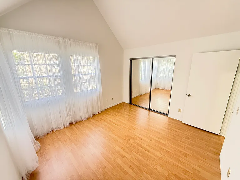 920 N Alfred St #201 — Photo 7