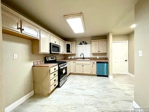 3rd image of 106 SULLIVAN DR
