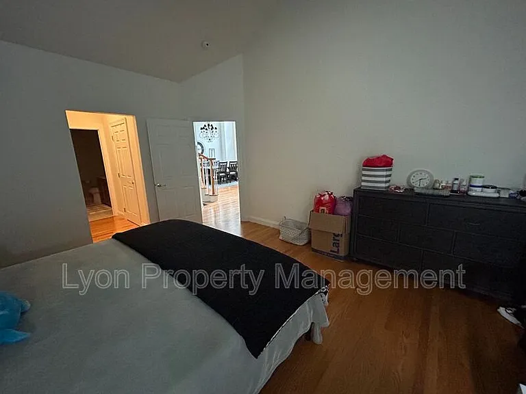 240 Sanctuary Dr — Photo 8