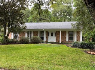 105 Blossom St, Lake Jackson, TX 77566