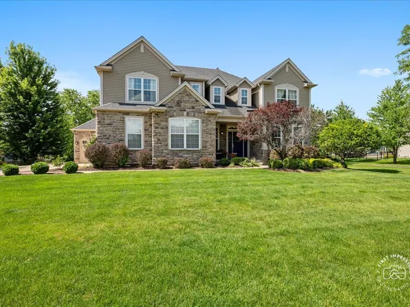 2682 Bauer Rd, North Aurora, IL 60542