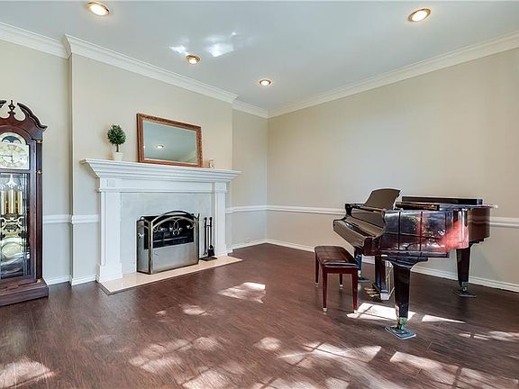 4th image of 3201 Blenheim Ct