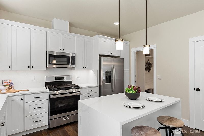 4th image of 36671 Tamarack Drive NE