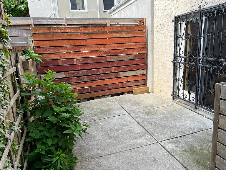 712 S 18th St — Photo 18