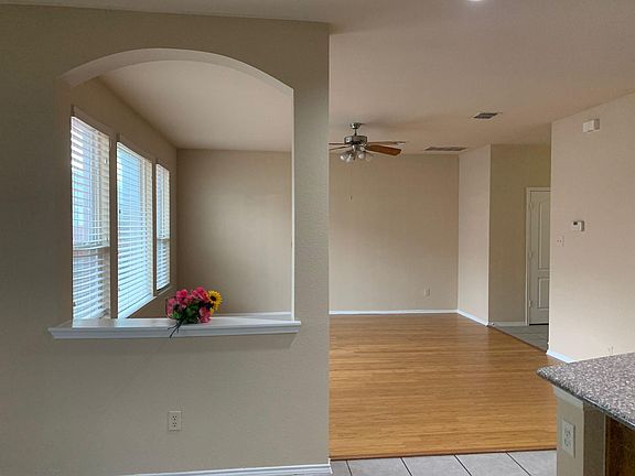 4th image of 2519 Kent Dr