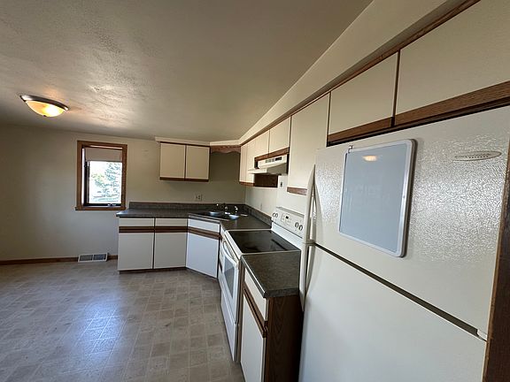 kitchen with appliances