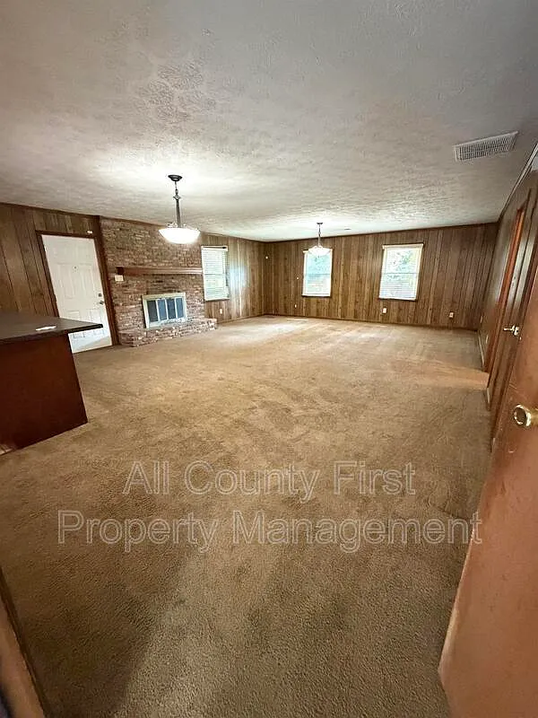 3 bed, 2.0 bath, 2052 sqft, $2,000 — Photo 4