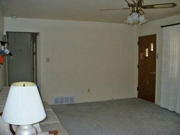 3rd image of 1204 Horseshoe Dr