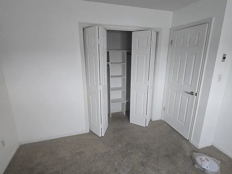 715 W 3000 N — Photo 2