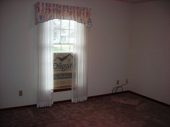 3rd image of 870 Avalon Dr