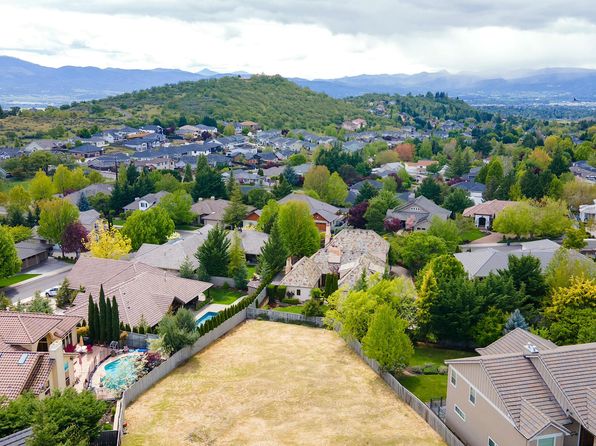 5633 Fallbrook Ln, Medford, OR 97504