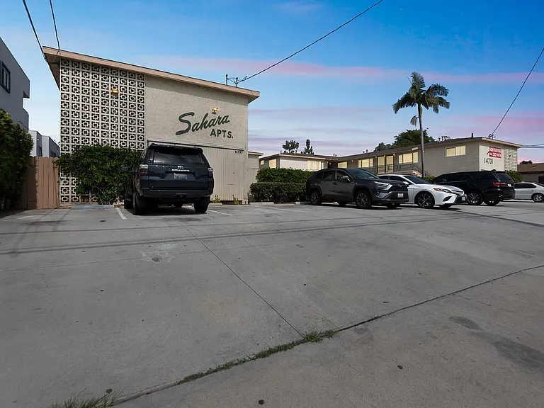 Sahara Apartments — Photo 13