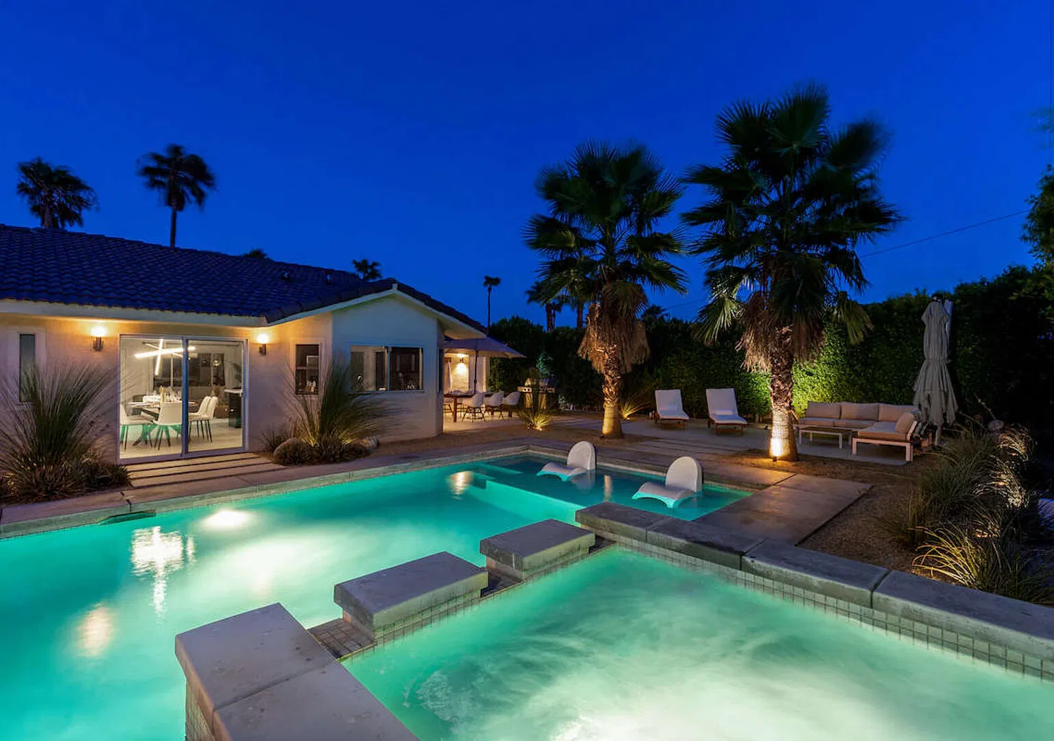 Palm Springs Luxury: Pool, Hot Tub & Downtown Access — Photo 1