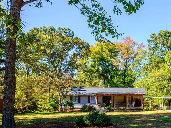 371 Pebble Dr, Thomasville, NC 27360