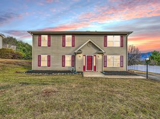 583 Hillview Dr, Roanoke, VA 24019