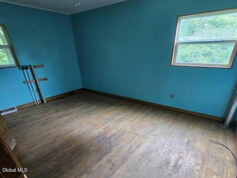 5th image of 12 Eastham Road