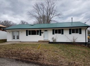402 Lawson St, Hurricane, WV 25526