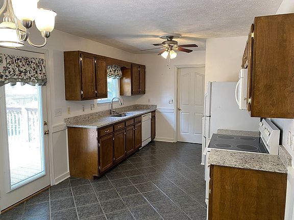 5th image of 2812 Weybridge Dr