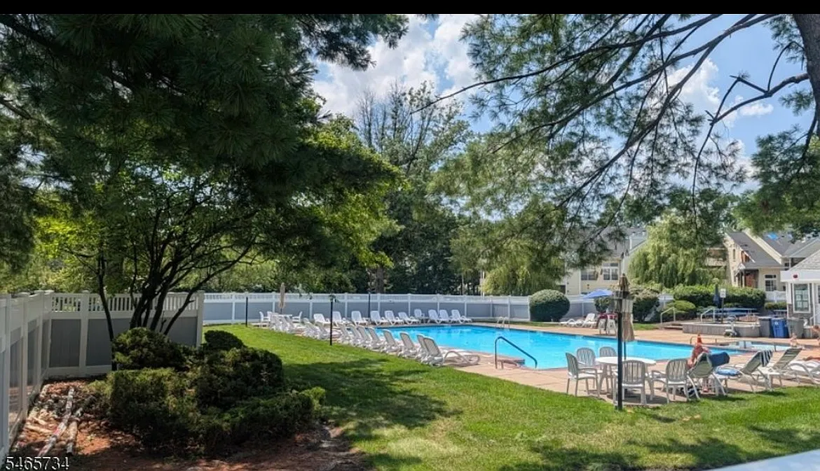 3 bed, 2.5 bath, $1,250 — Photo 1