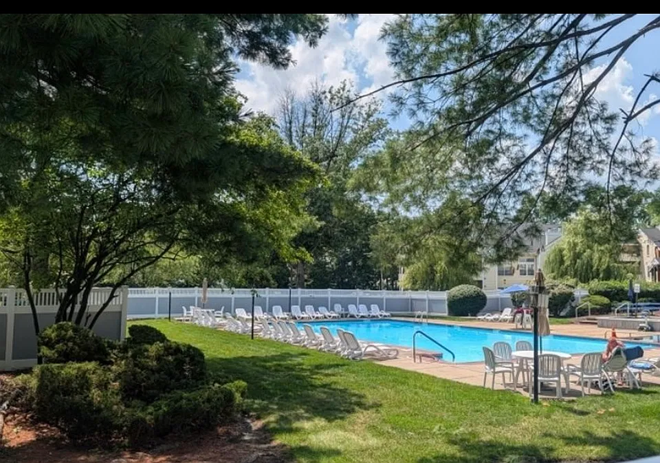 332 Greenbriar Dr