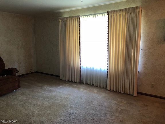 5th image of 400 E Metz