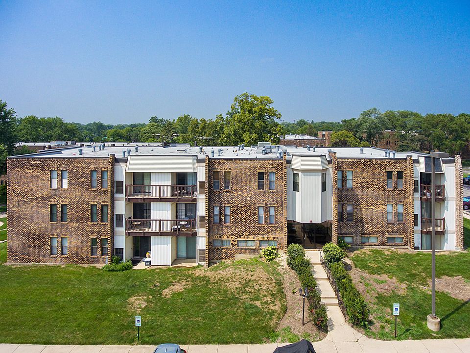 2nd image of 2222 Country Club Dr APT 14