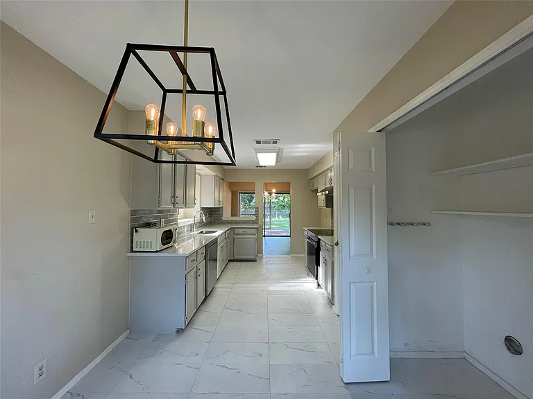 8905 Bridgewood Trl — Photo 14