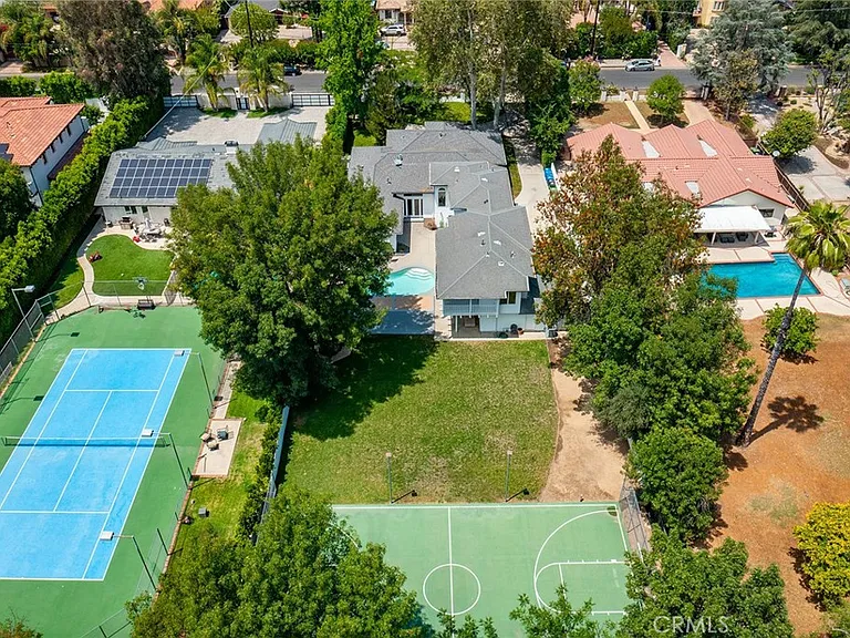 22904 Calvert St — Photo 61