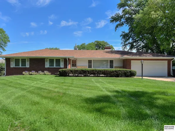 6476 Cuming St, Omaha, NE 68132