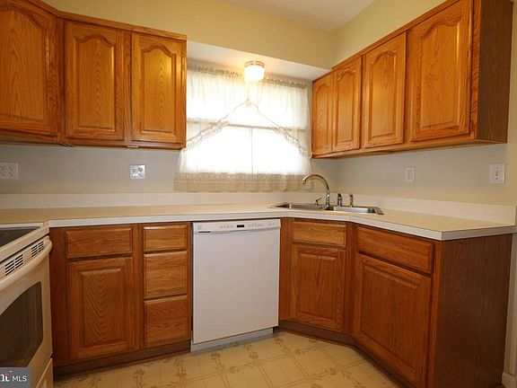 5th image of 417 Bethlehem Ct