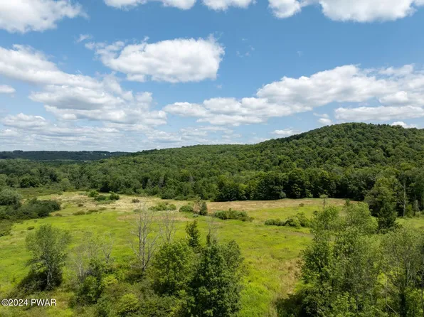 266 Neville Rd, Moscow, PA 18444