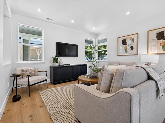 4th image of 2446 Linwood Avenue