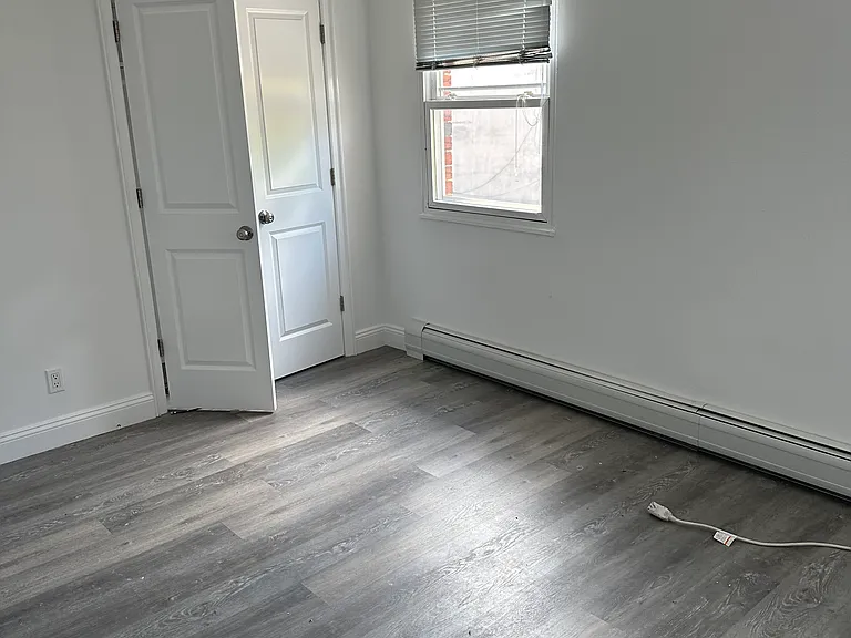 570 Fairview Ave #11 — Photo 7