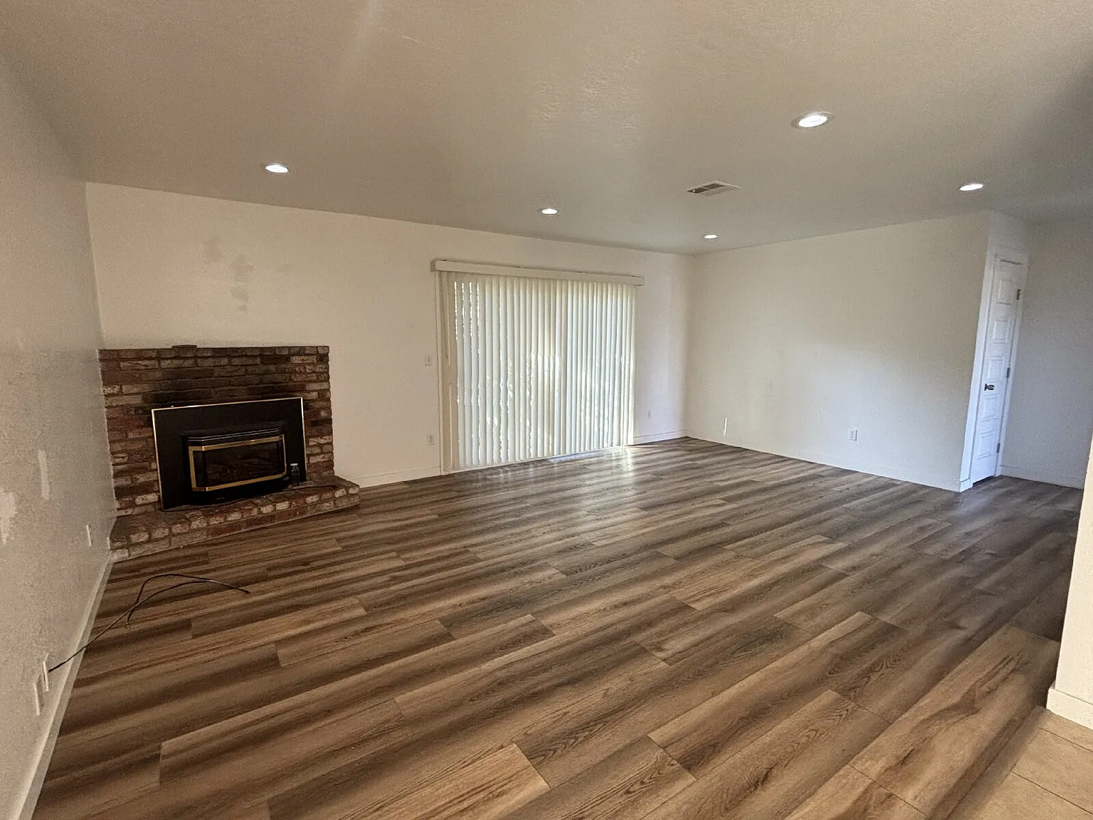 3 bed, 2.0 bath, 1248 sqft, $2,395 — Photo 4