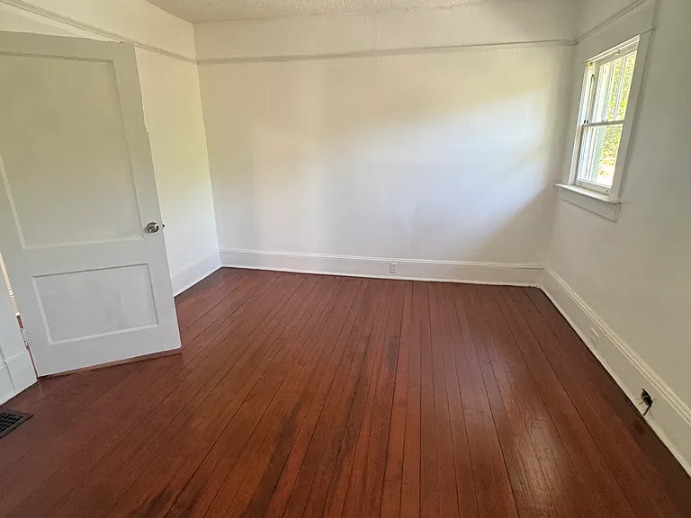 415 Hopkins St SW — Photo 8