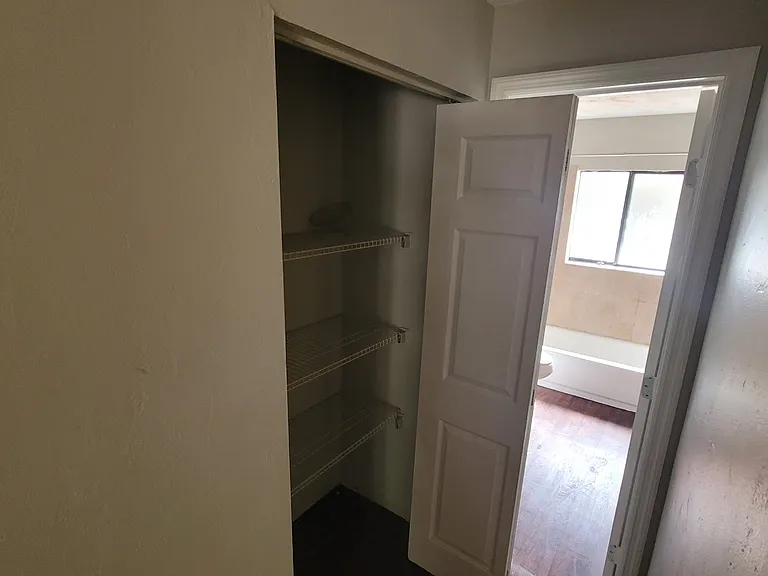 513 SW 68th Ter #D — Photo 8