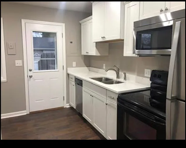 210 Wayside Dr — Photo 3