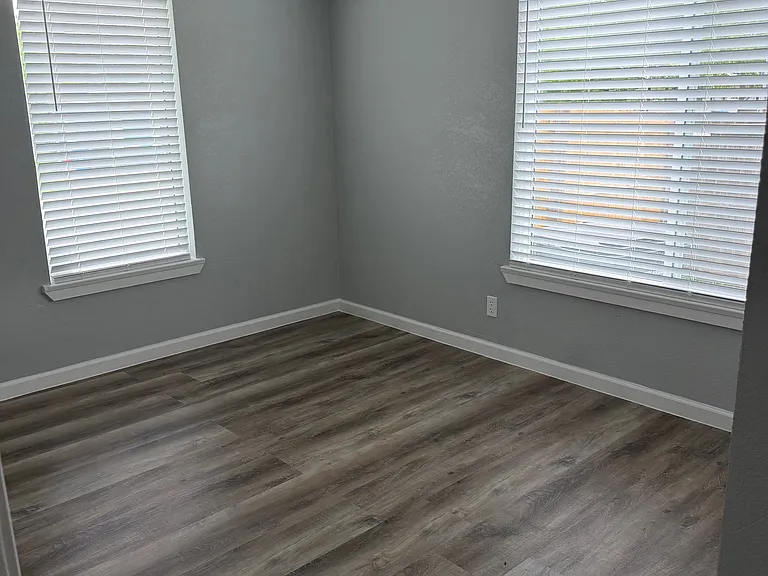 12 Pershing Dr — Photo 4