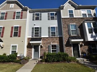 613 Dupree Ln, Chesapeake, VA 23324