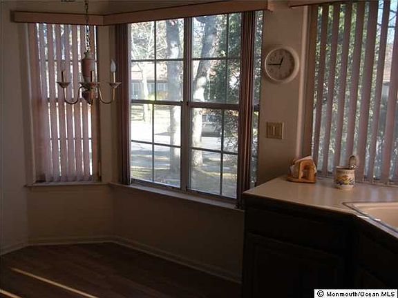 5th image of 938 Liverpool Circle #A