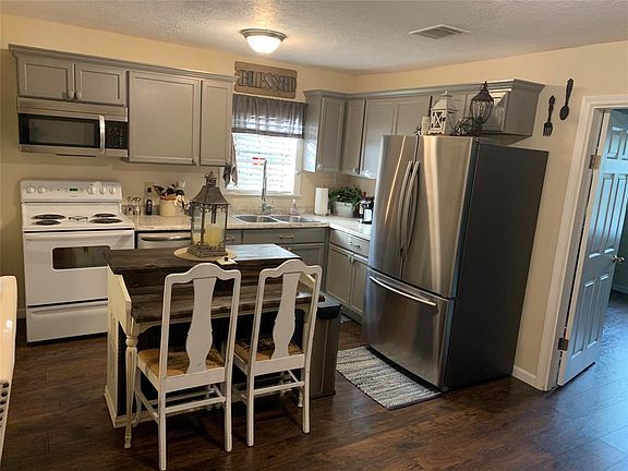 3rd image of 2215 Avenue I