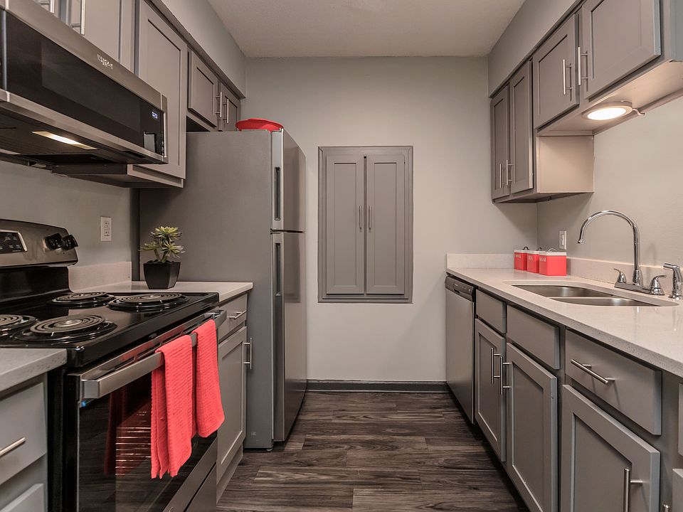 Stylish and Functional Kitchen at Riverstone Apartments in North Little Rock