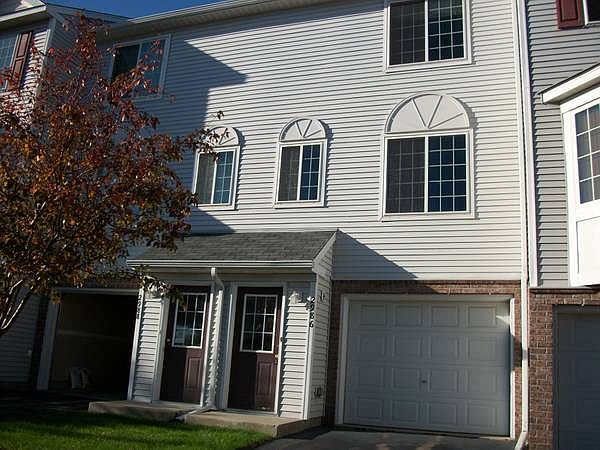 1st image of 2986 Village Ln