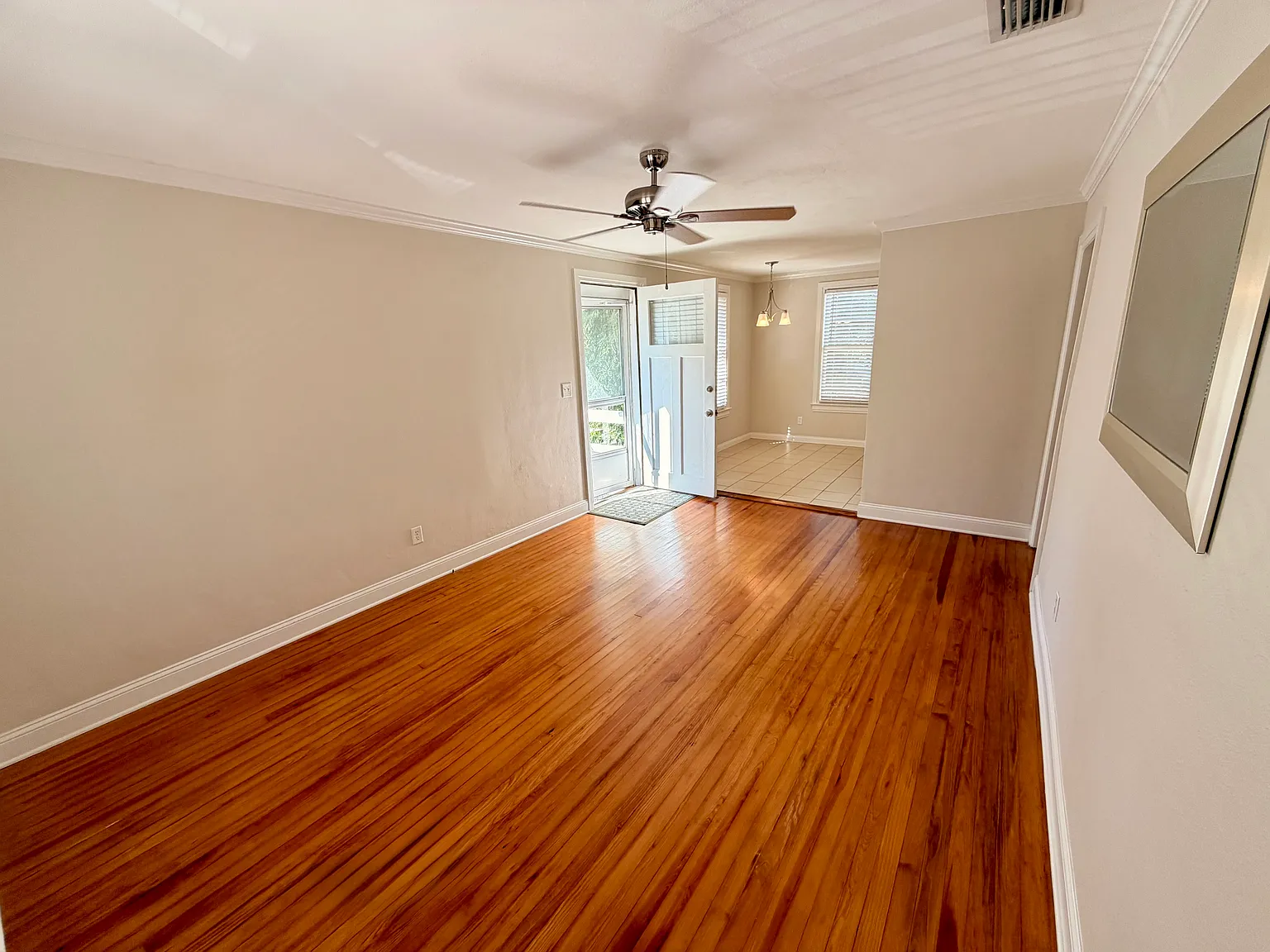 1 bed, 700 sqft, $1,200 — Photo 3