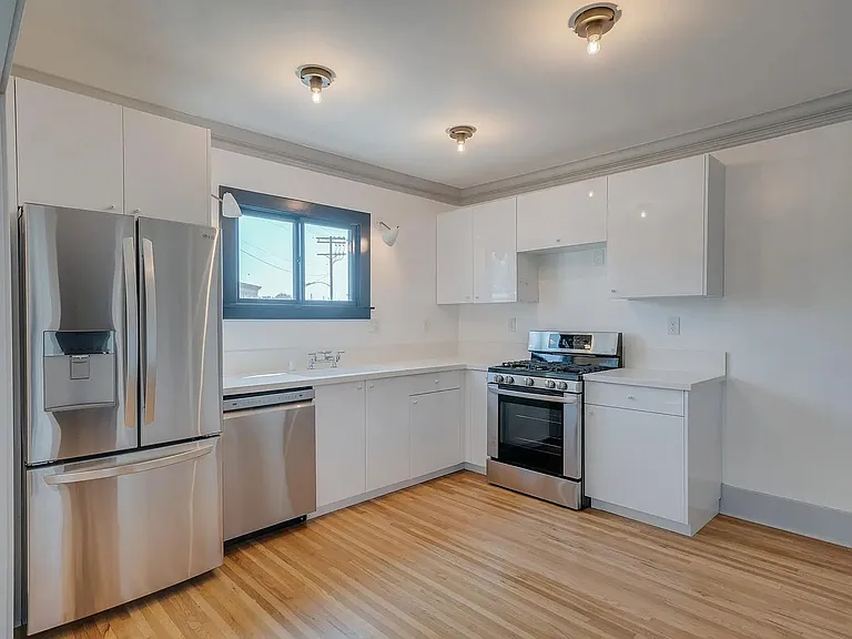 6012 York Blvd — Photo 3