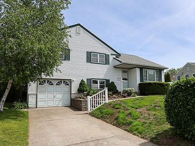 32 Pembroke Drive, Massapequa, NY, 11758