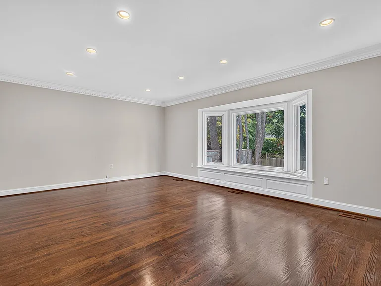 6216 Goodview St — Photo 8