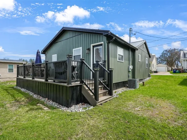 3136 Whitehouse Dr, Erie, PA 16505