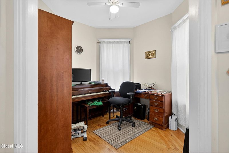 4th image of 1043 Glenwood Boulevard