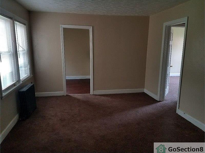 2nd image of 1875 Forest Hills Blvd #F8
